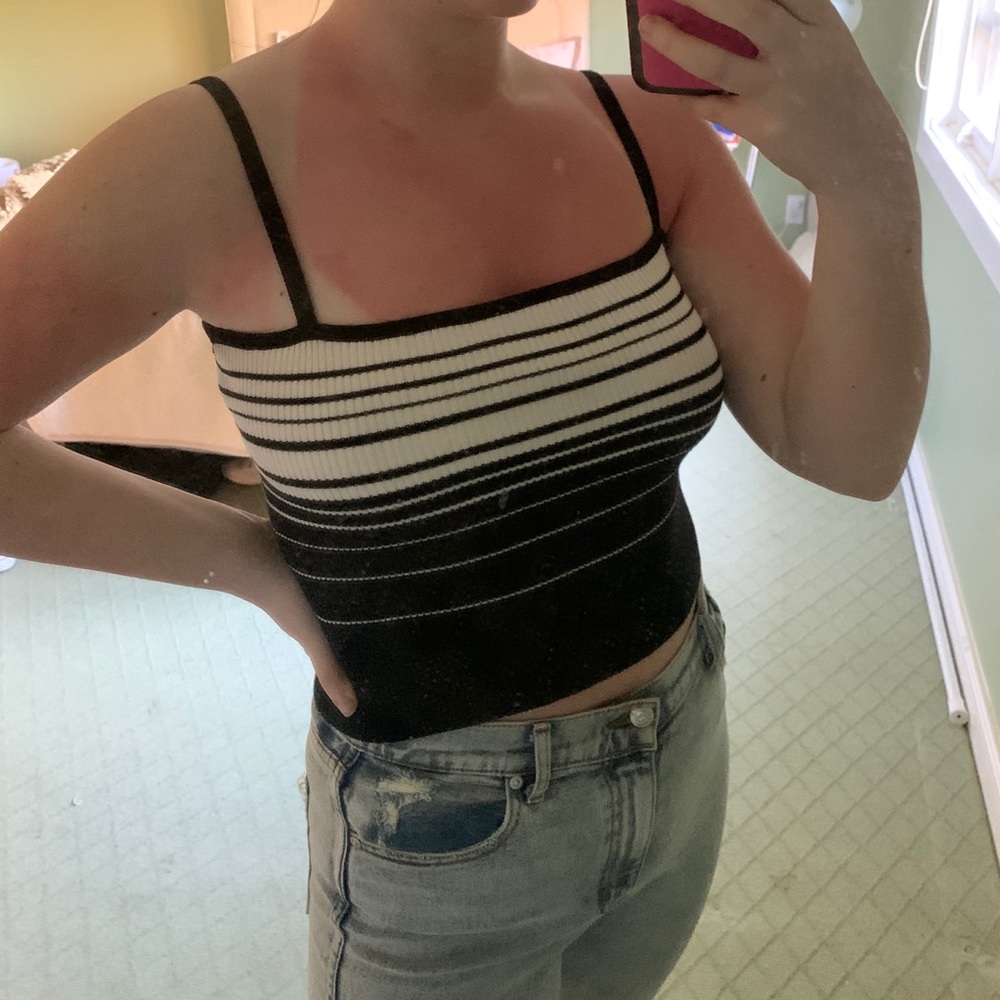 BLACK & WHITE CROP TOP